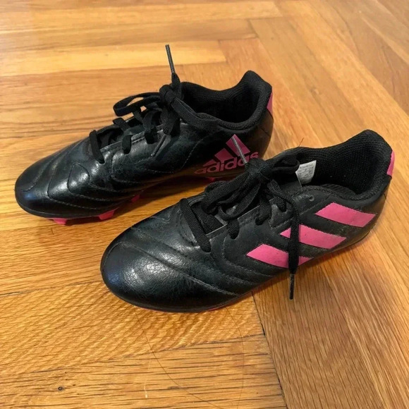 Kids Adidas goletto pink and black soccer cleats size 1 - Picture 1 of 6